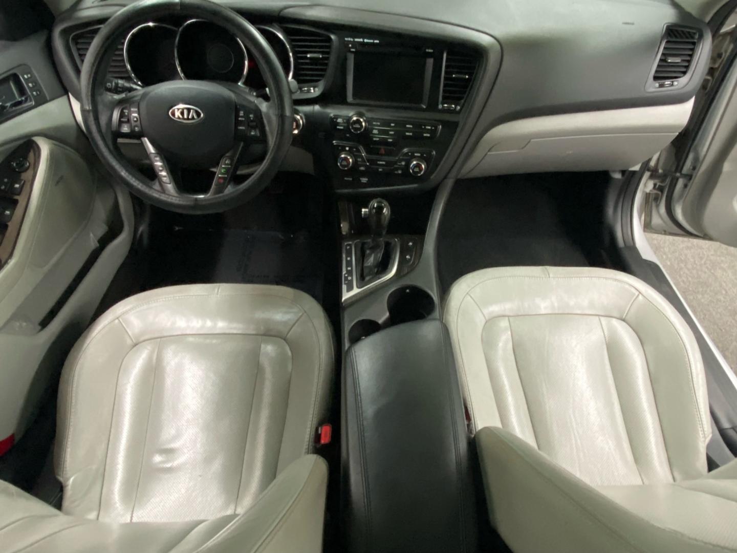 2011 SILVER /Gray Kia Optima EX (KNAGN4A78B5) with an 2.4L L4 DOHC 16V engine, 6-Speed Automatic transmission, located at 533 S West End Blvd., Quakertown, PA, 18951, (877) 257-4995, 40.343994, -75.303604 - INCLUDED IN THE SALE PRICE OF EVERY VEHICLE: 48 Hour Money Back Guarantee 6 Month - 6,000 Mile Warranty Brand New PA State Inspection & Emission $10 Oil Changes for the Life of the Loan Complete CARFAX - Photo#4